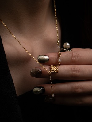 arabesque necklace