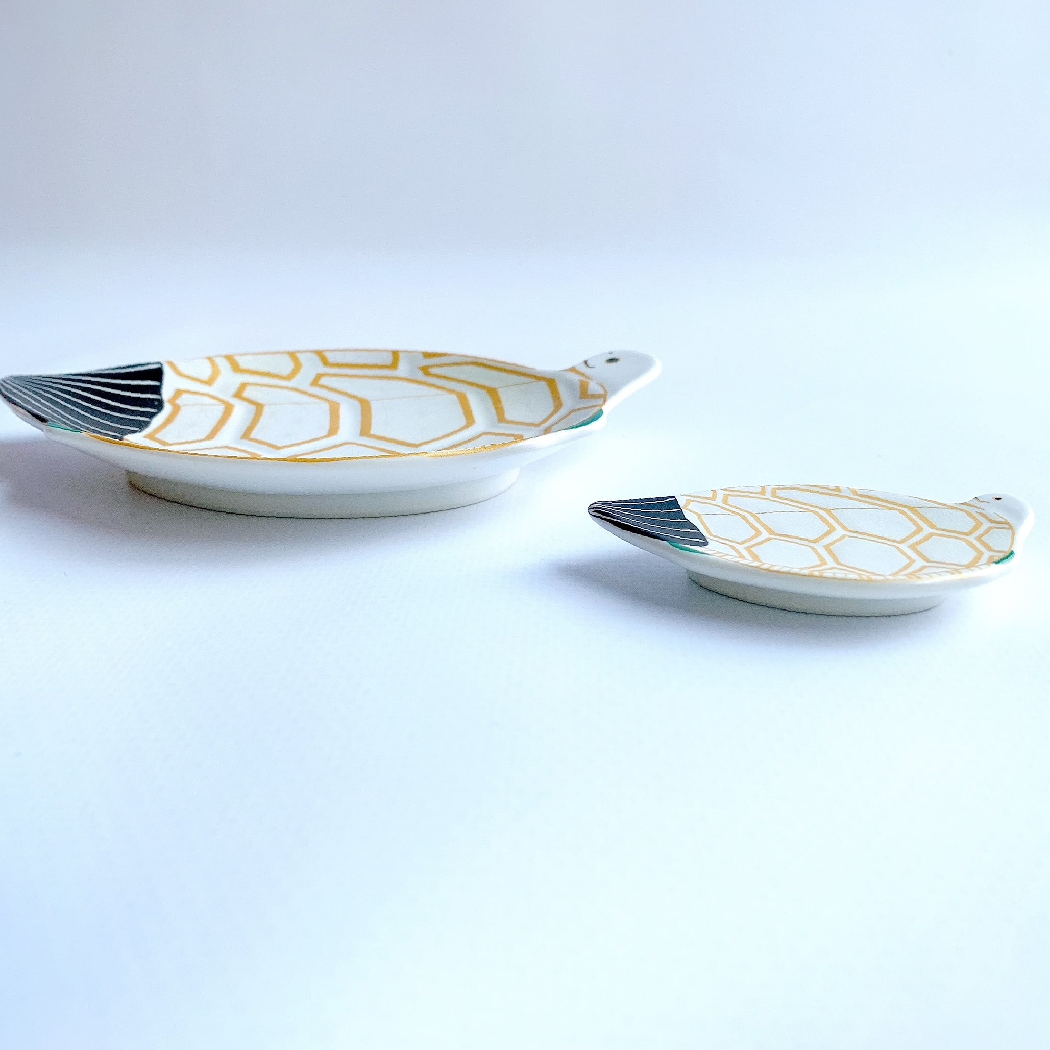 有田焼 錦雪衣菱模様亀形銘々皿 | Floraison Table フロレゾンテーブル