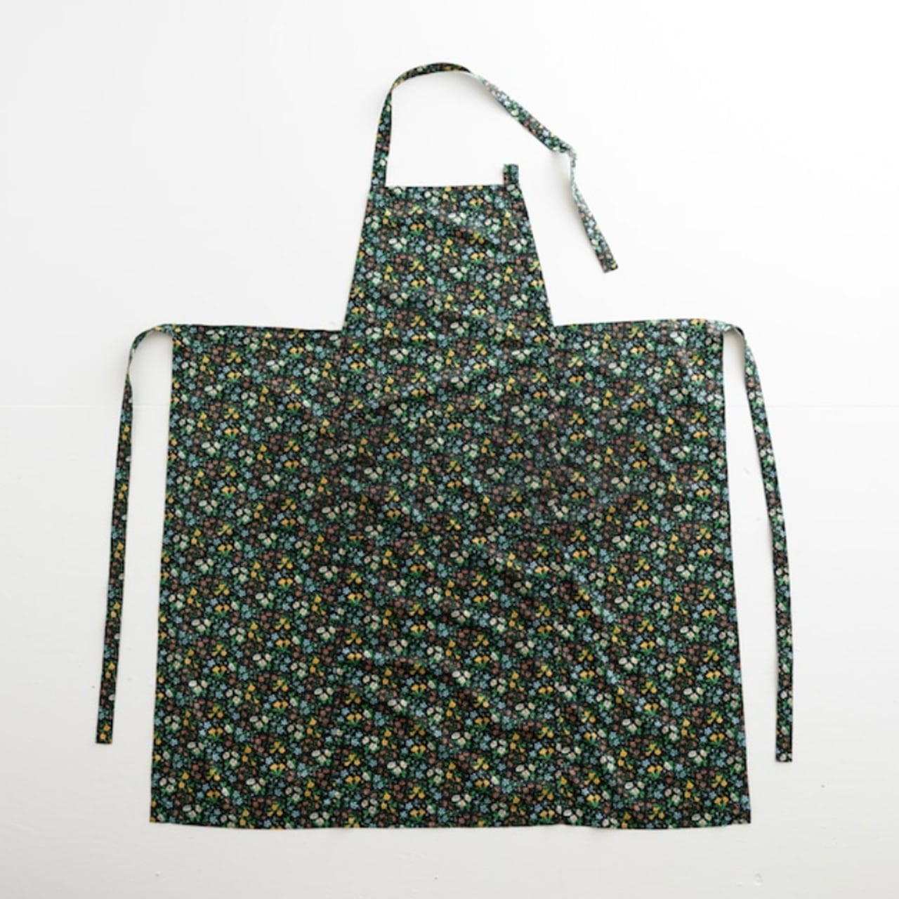 SQUARE APRON / LIBERTY Maria (black) | エプロン商会