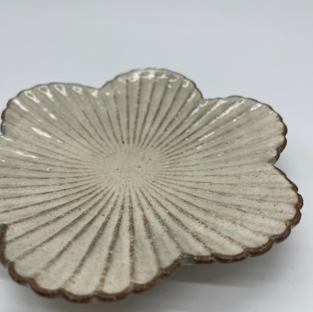 『宇田康介』輪花5寸皿　粉引　2111100305013