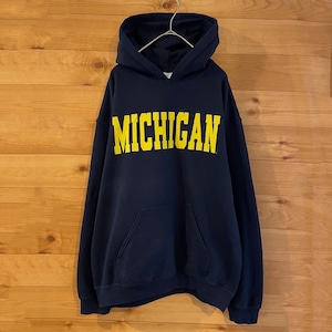 【GILDAN】カレッジ ロゴ スウェット パーカー フーディ MICHIGAN ミシガン大学 M US古着