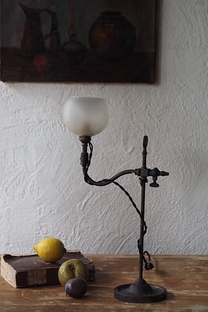 上方、アームを伸ばすスタンドランプ-antique glass shade stand lamp