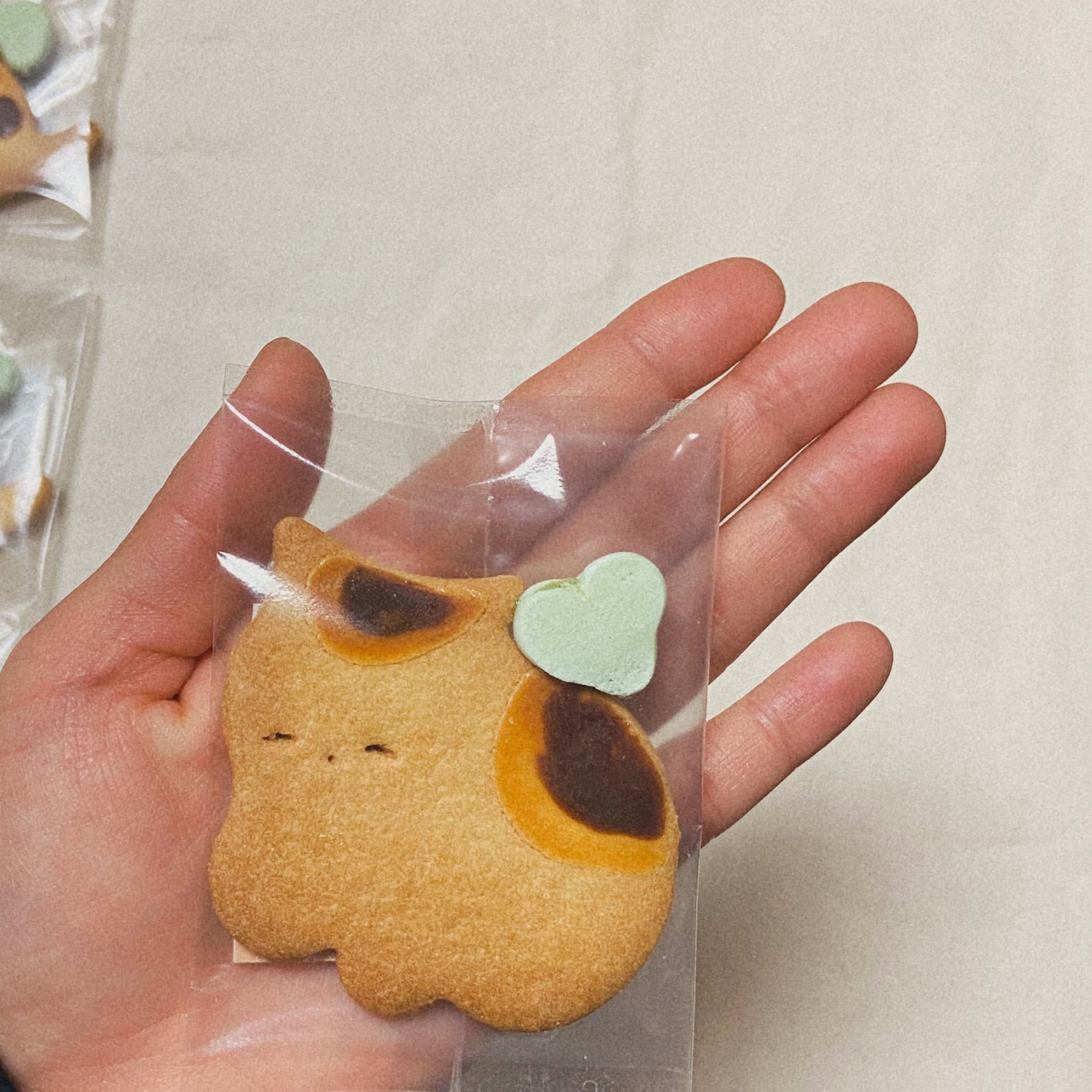 猫ちゃんの形クッキー(♡水色メレンゲ) | 菓子工房 ねころび
