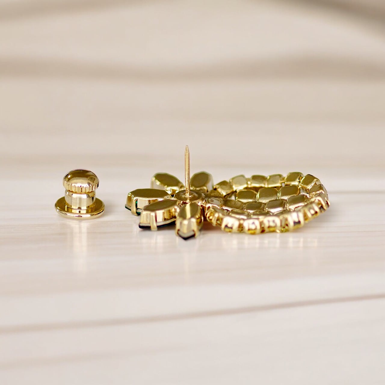 パイナップルピンブローチ | MAKI NUMOTO (マキ ヌモト