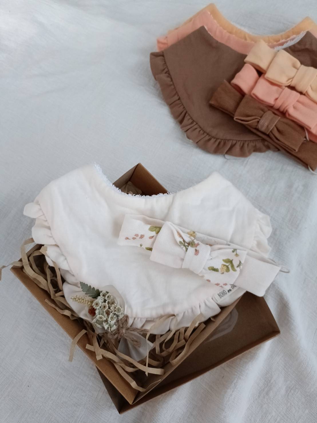 プチギフトに♡Bib,Ribbon SET/スタイとヘアリボンお揃い２点セットガーデンカラー♡