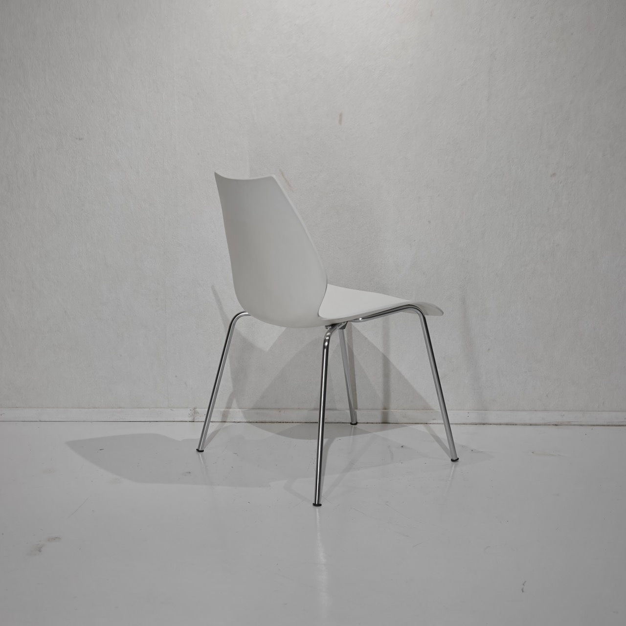 Kartell カルテル MAUI マウイ ダイニングチェア アームレス チェア 椅子 樹脂座面 イタリア製 モダン ミニマル