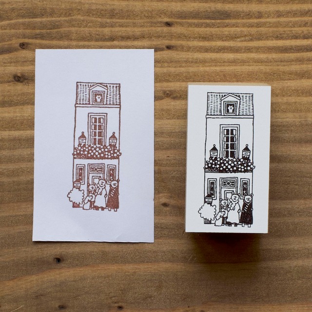 S-55 うさぎの置き物が可愛い　華やかなお家