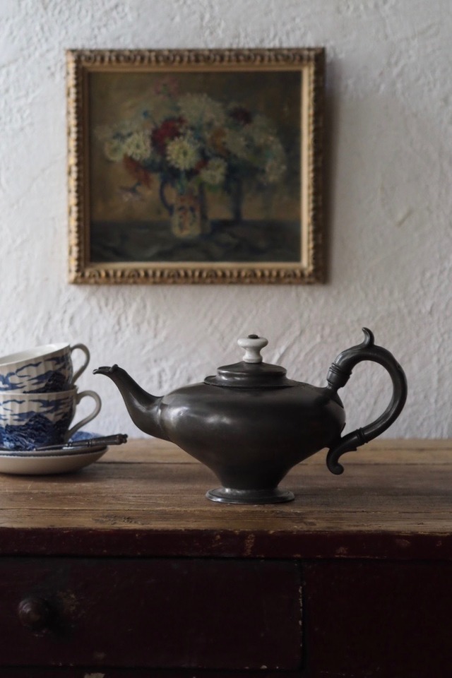 オブジェと為すポット-antique pewter tea pot