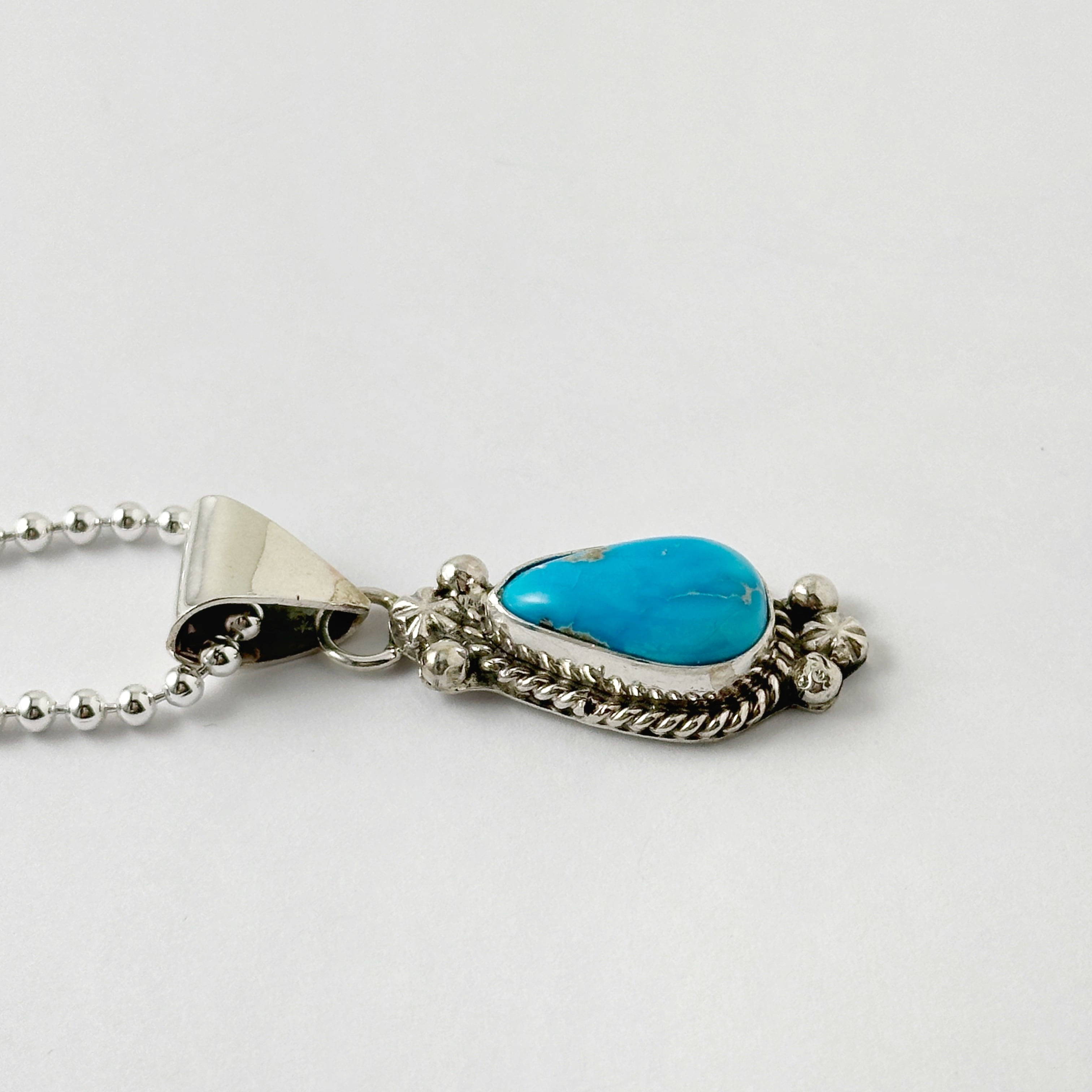 Indian Jewelry 》ROBERT MARTINEZ キングマン ターコイズ ペンダント