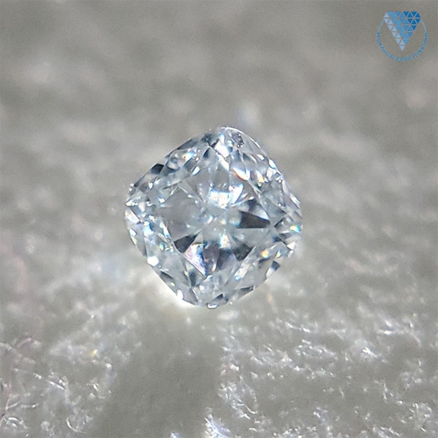 0.061 ct  LIGHT GREENISH BLUE VS2 天然 ブルー ダイヤモンド クッション