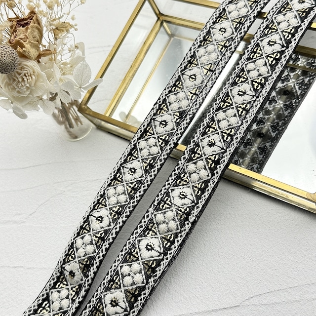 1ロール　ホワイトドリーム　[ブラック]インド刺繍リボン　2305-1R
