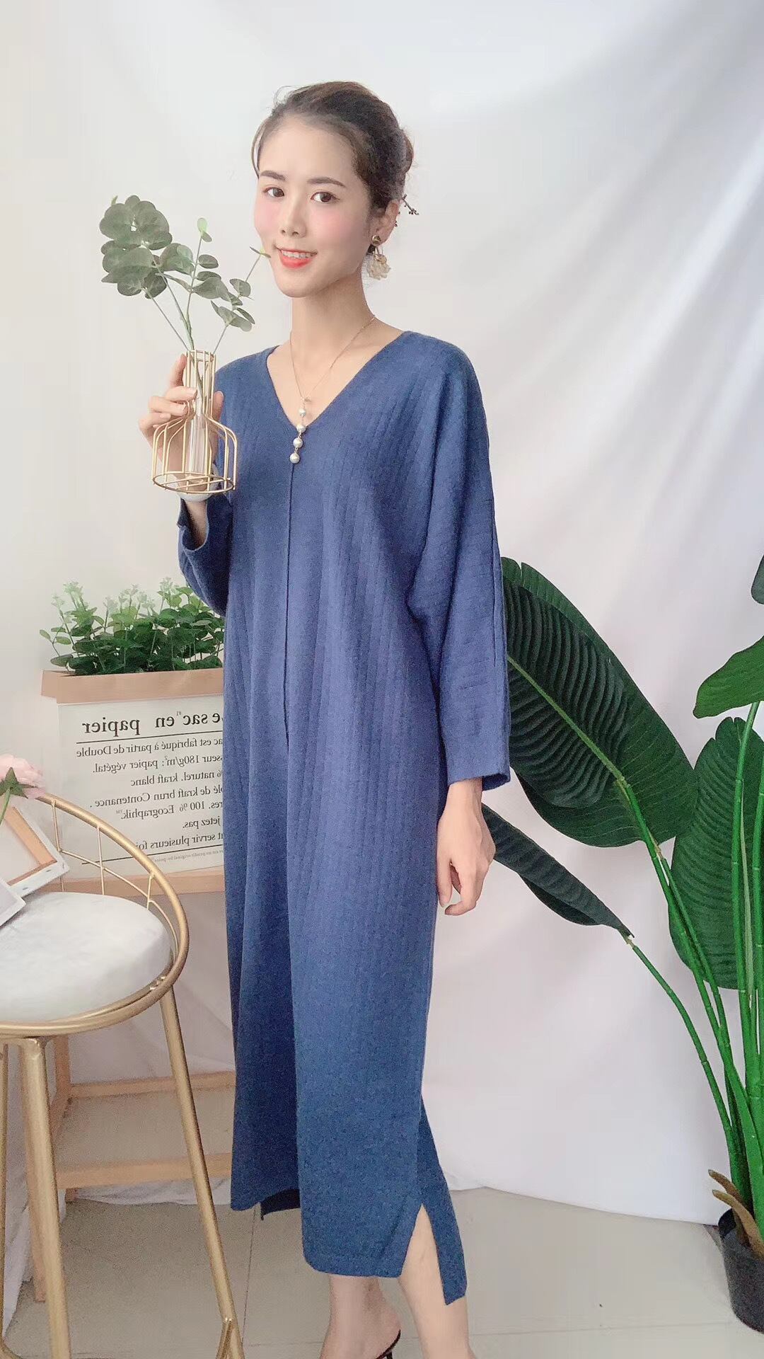 Vネックロングワンピース