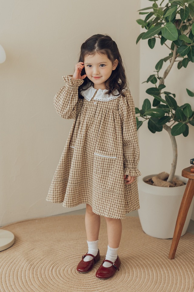 レースラッフル襟ワンピース〈Beige check〉