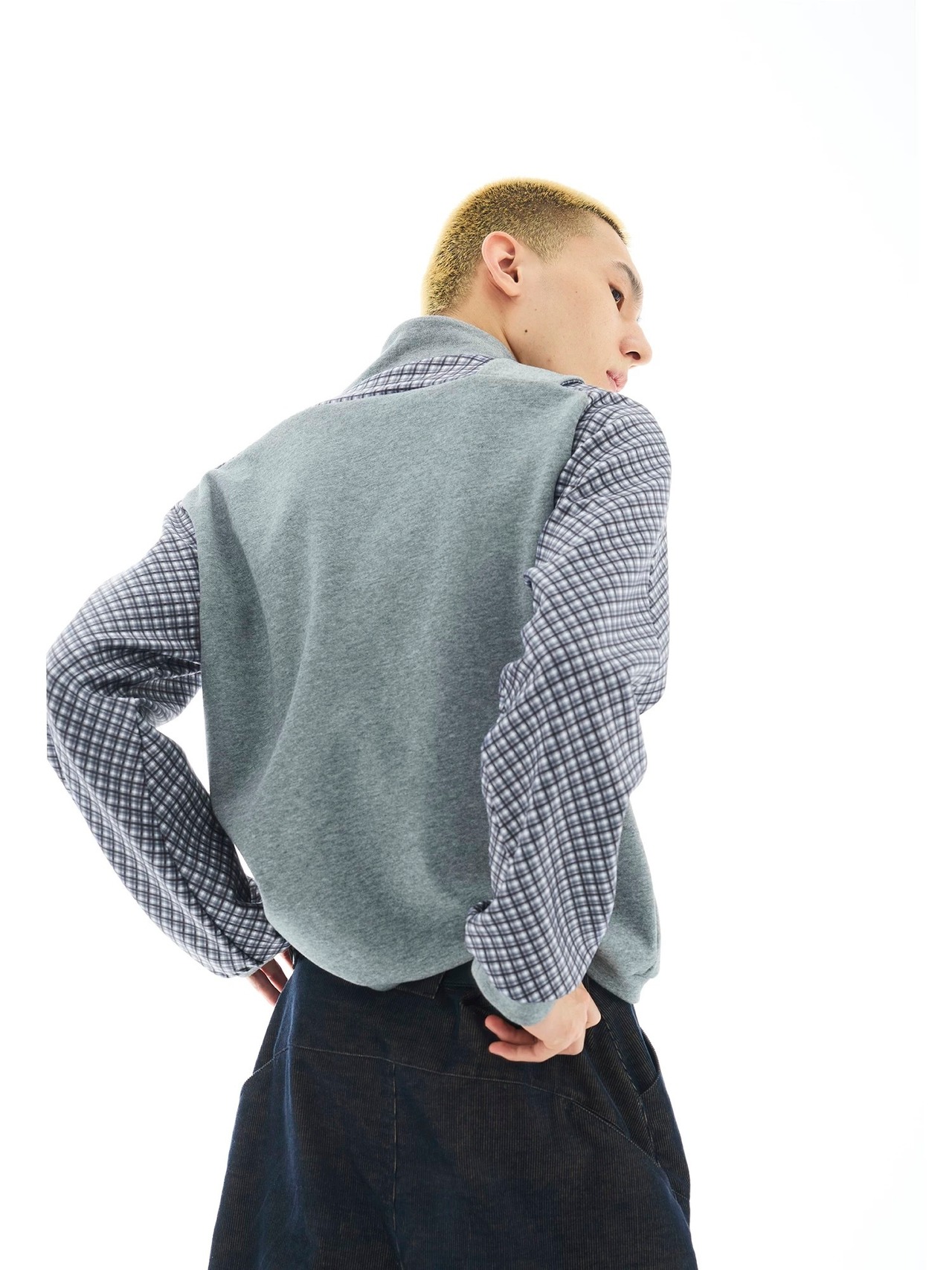 54A0 Leaf Neck Plaid Sweater