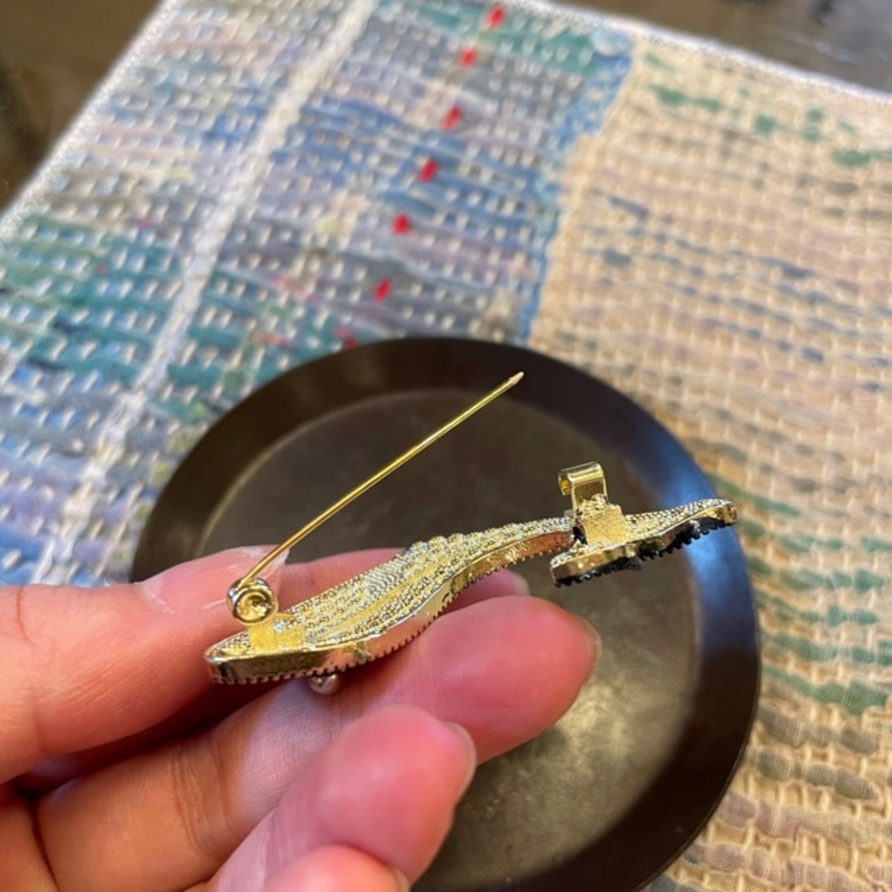 TOPANGA Jewelry Bijou art brooch Whale (Large) / ビジューアートブローチ クジラ 大 プレゼント プチギフト ジャケット 帽子 バッグ ニット キラキラ アクセサリー かわいい ファッション小物