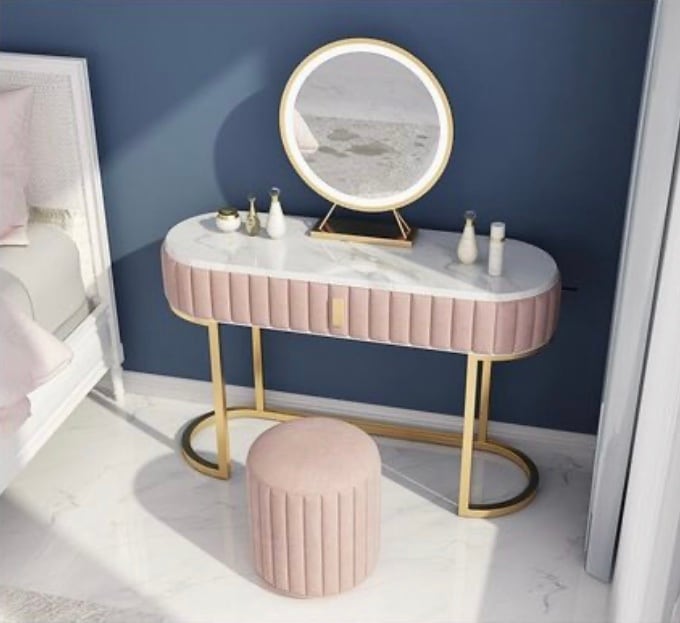 新品ラスト一点】早い者勝ち✨プロドレッサー兼セルフィーミラー！