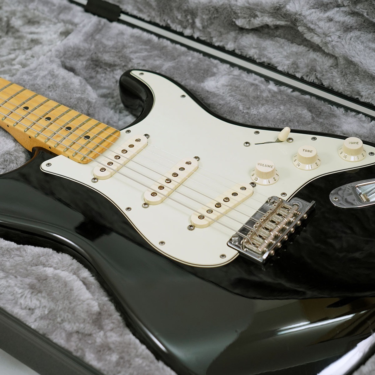 Fender USA American Professional Stratocaster (Black/Maple) [USED]