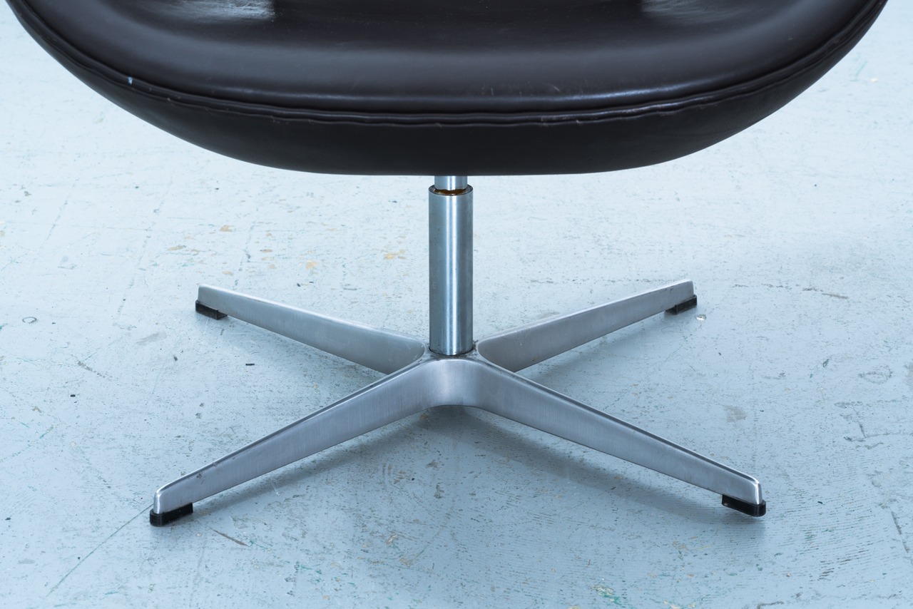 Arne Jacobsen | Swan Chair Model 3320