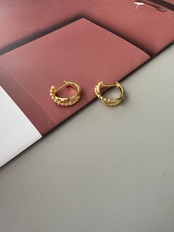ビーズクロスフープピアス