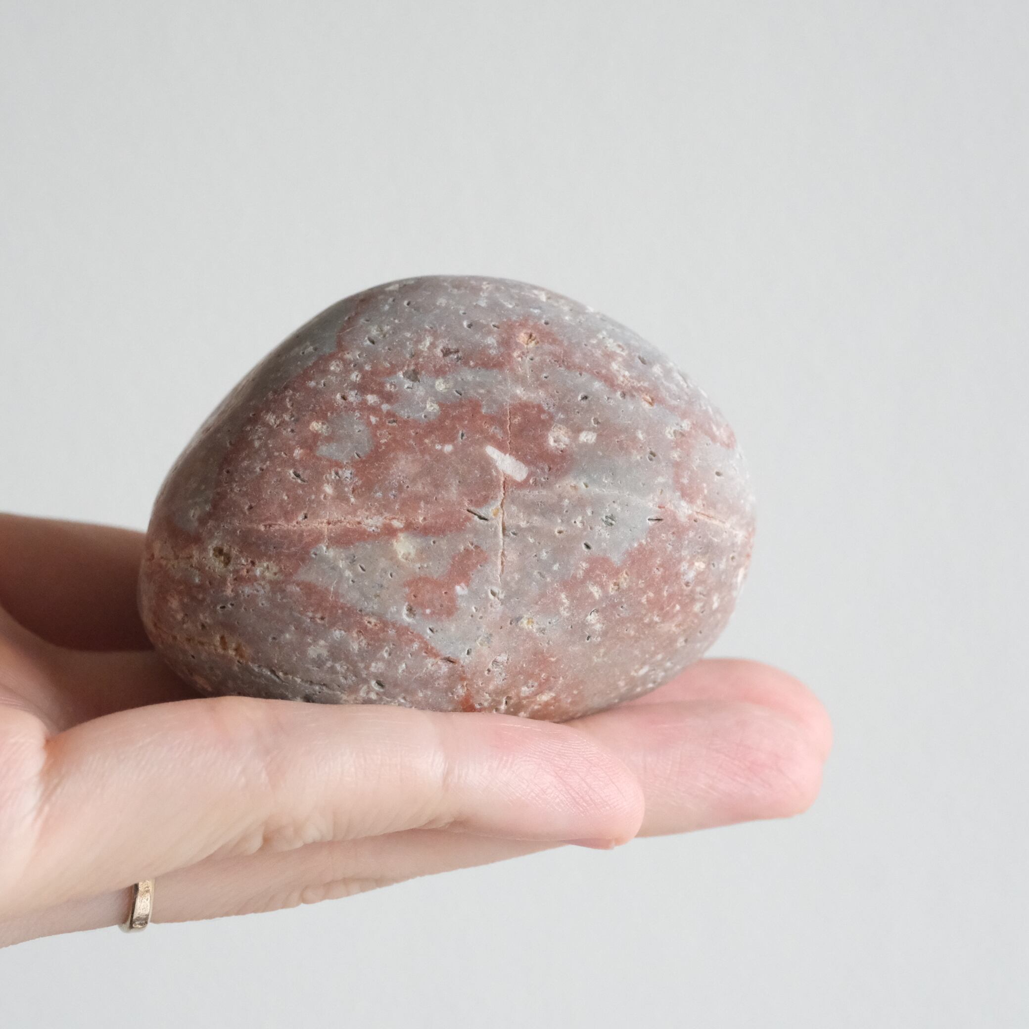 姫川薬石（赤虎） 〇 流紋岩質凝灰岩（りゅうもんがんしつぎょう