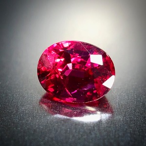 生命力溢れる深紅の宝石 0.36ct 天然 レッドスピネル