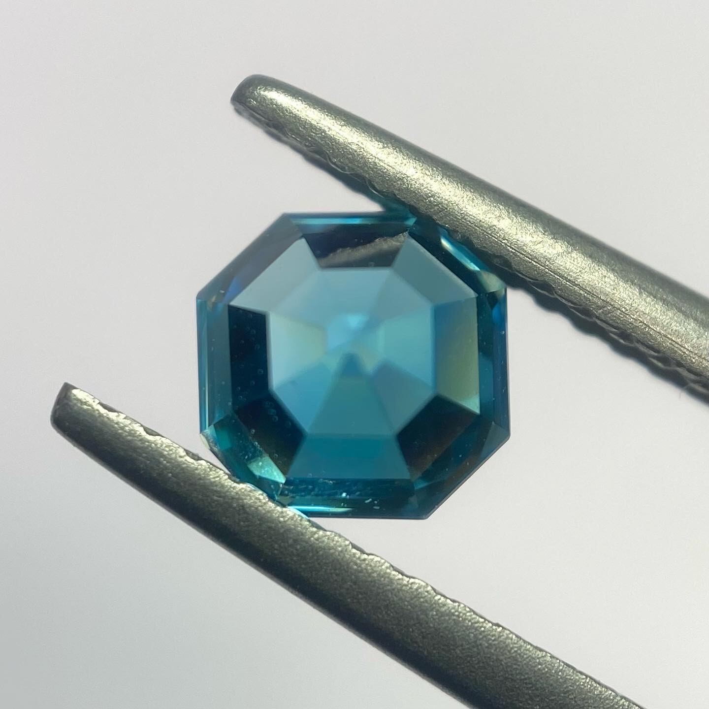 南の海の結晶 ブルージルコン