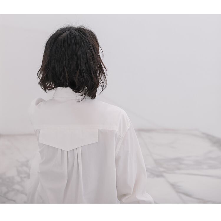 ホワイト 無地 シンプル アシンメトリーヘム 長袖 白シャツ ボタン