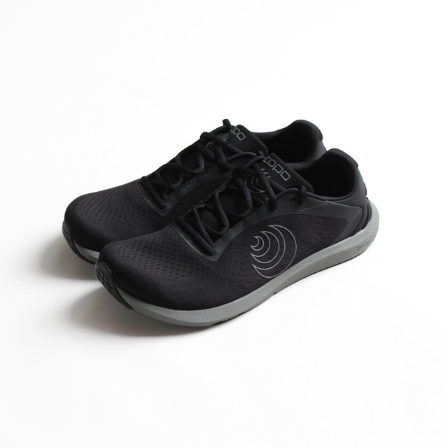Topo Athletic（トポ アスレチック） ST-6 MENS - Black / Charcoal ロードランニングシューズ