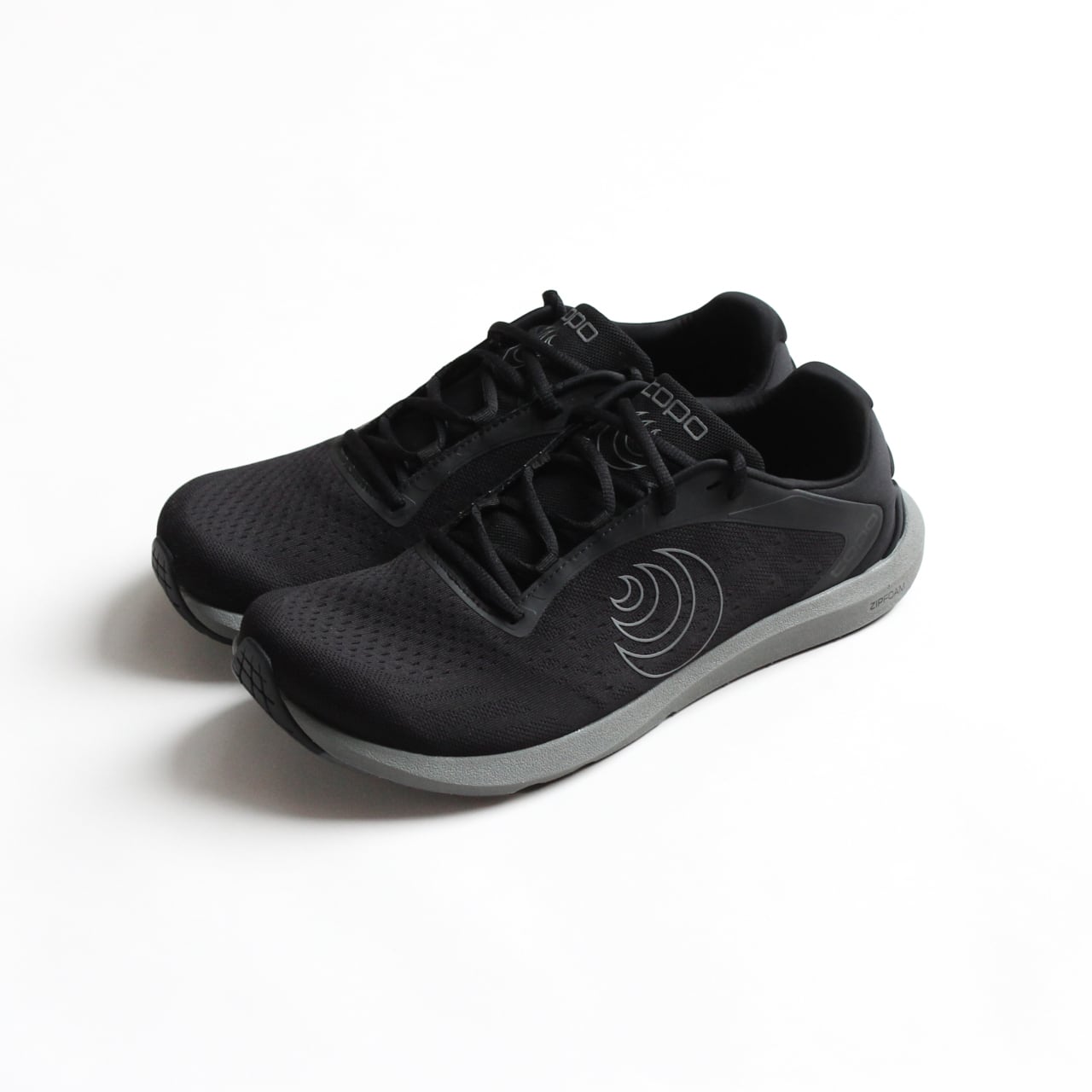 Topo Athletic(トポ アスレチック) ST-6 MENS - Black / Charcoal ロードランニングシューズ