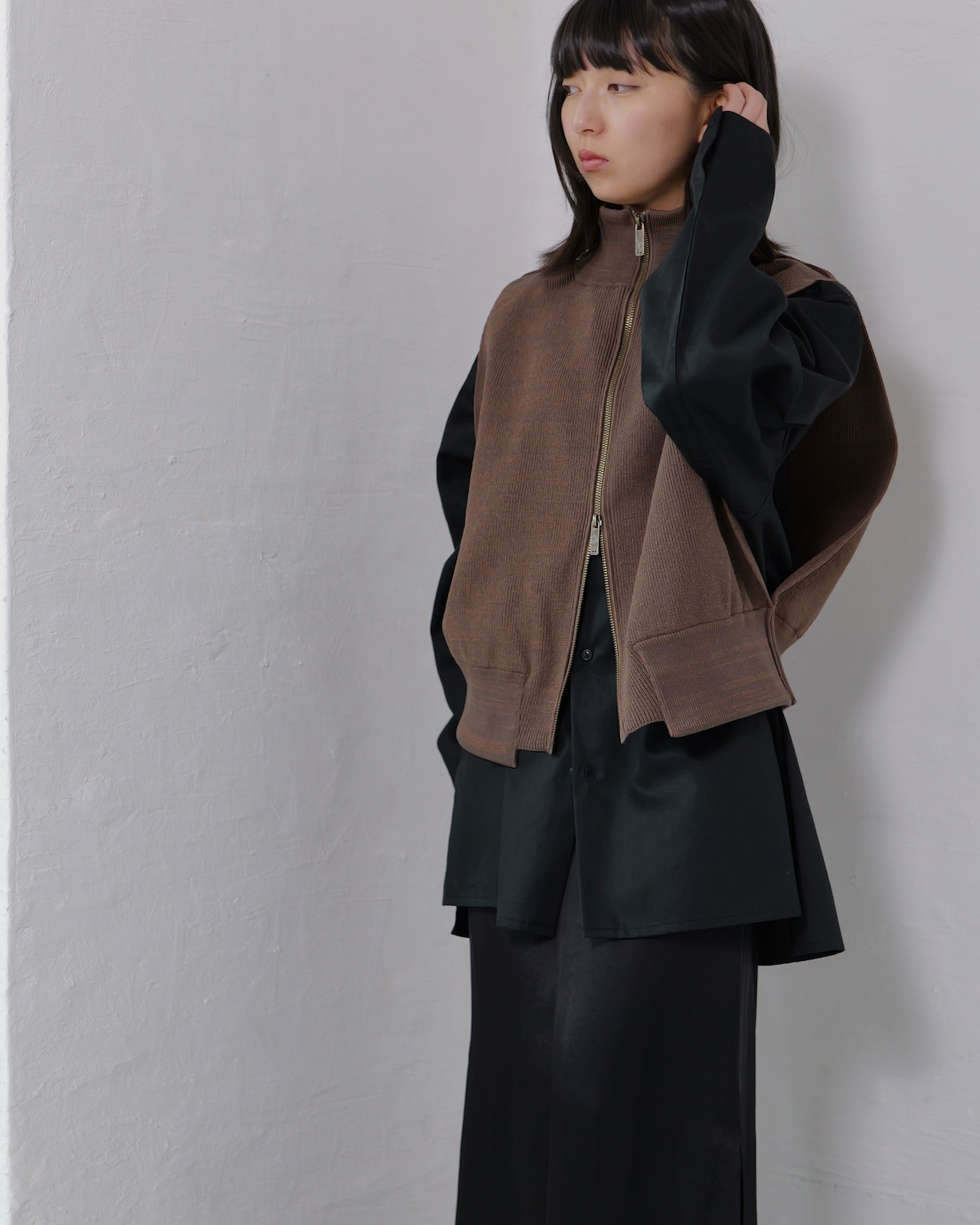 i’m here - Driver’s Knit Vest :Brown|前後スイッチ/ダブルファスナー/立体リンクス