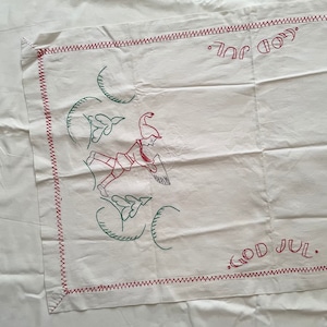 ゆるいトムテの刺繍布