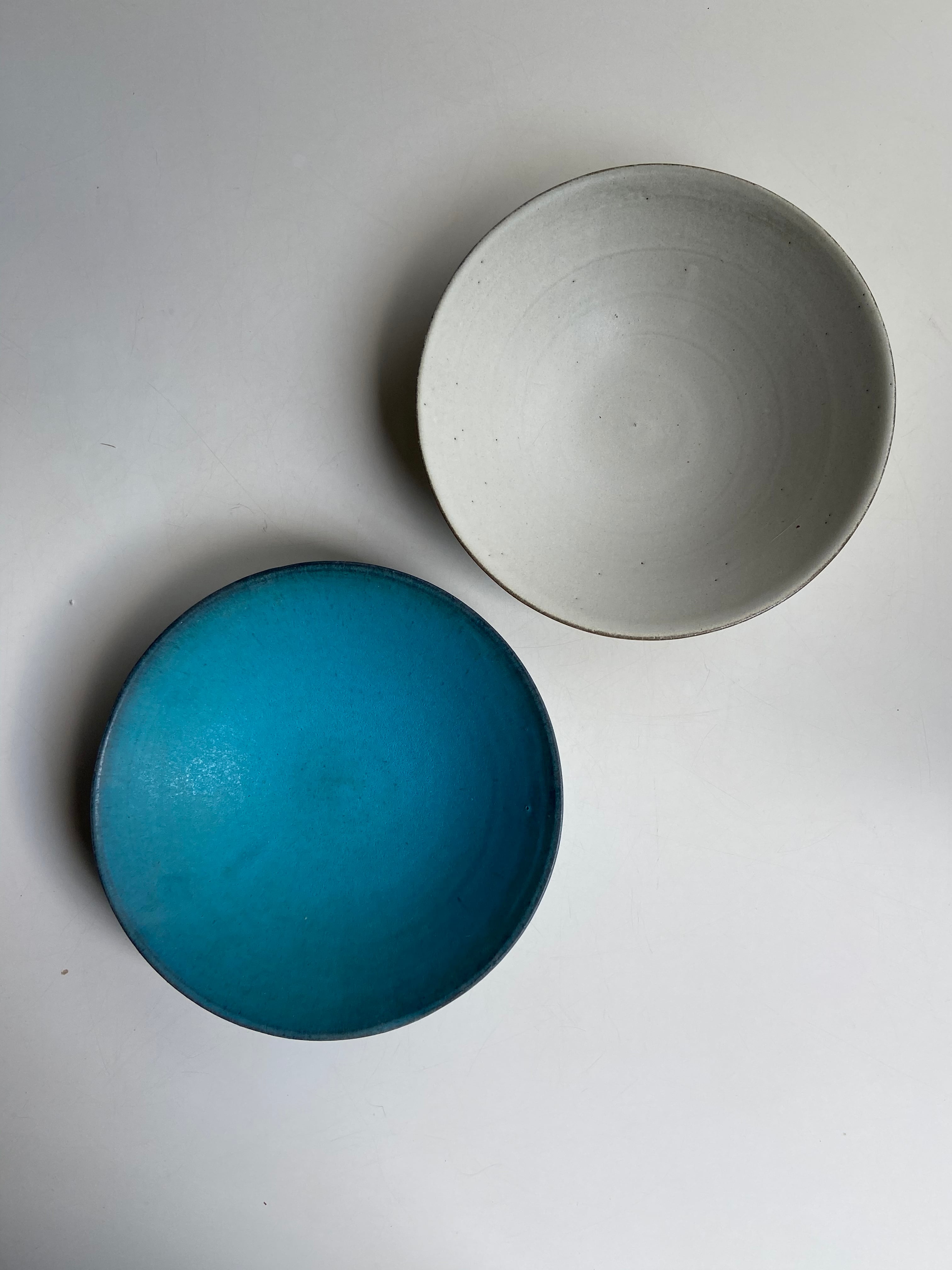 ターコイズブルーボウル　 / レンジ・食洗機可 / wb-13 和食器 煮物 大鉢 鉢 ボウル おしゃれ  モダン 広め 麺鉢 ラーメン鉢 スープボウル サラダボウル 青 ターコイズ ブルー 直径約24cm 育てる器 食器 陶器 器 引越し祝い 結婚祝い パーティー