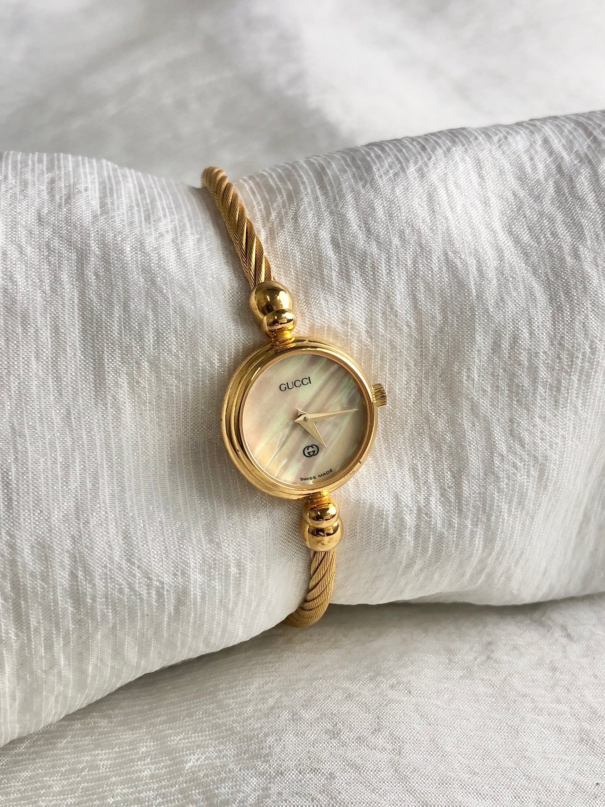 GUCCI グッチ 腕時計 ゴールド シェル ステンレススチール バングル 2700.2.L クウォーツ vintage ヴィンテージ オールド zxiigr