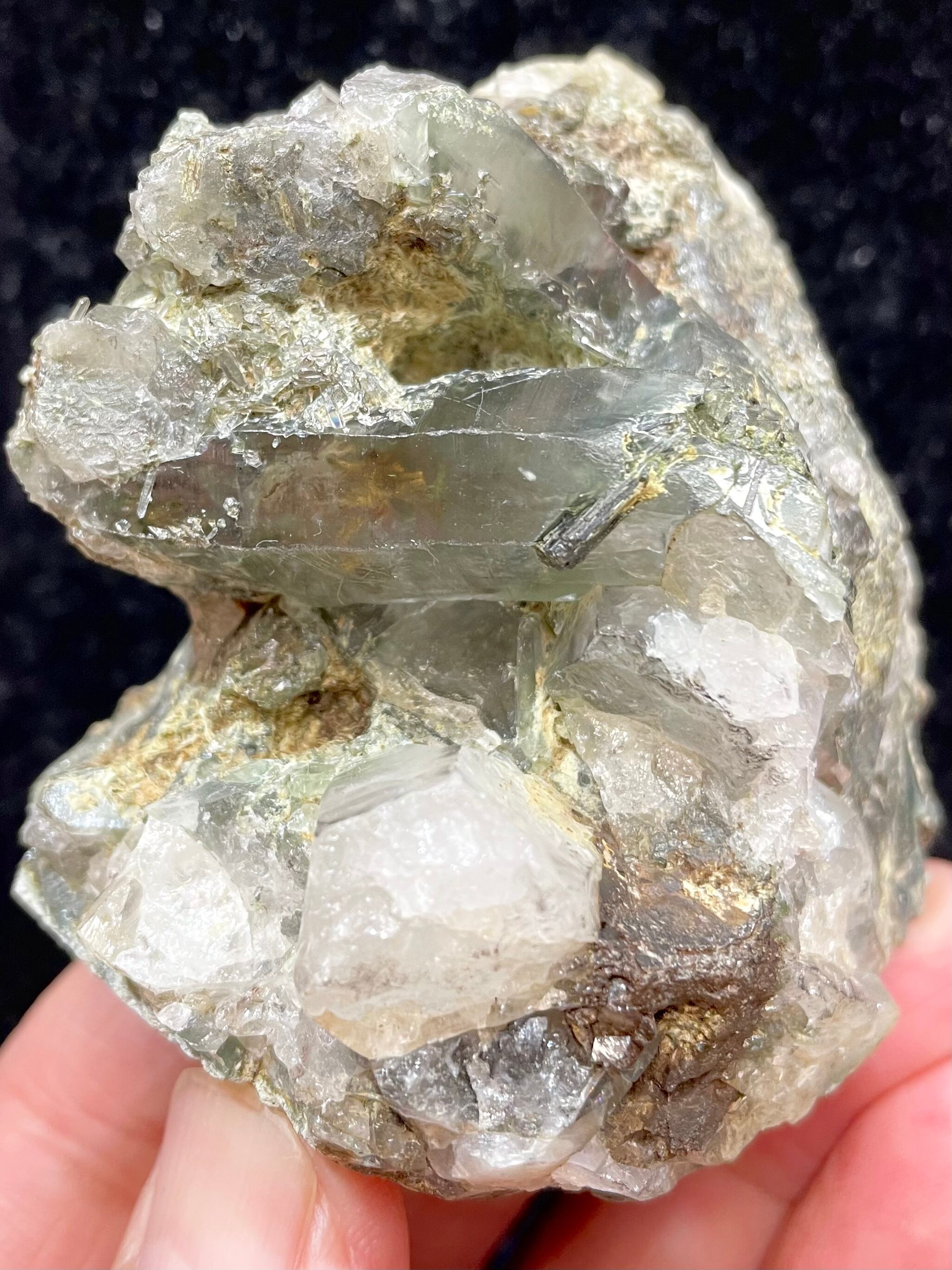 5) 高千穂天岩戸水晶「栄華3」クラスターB