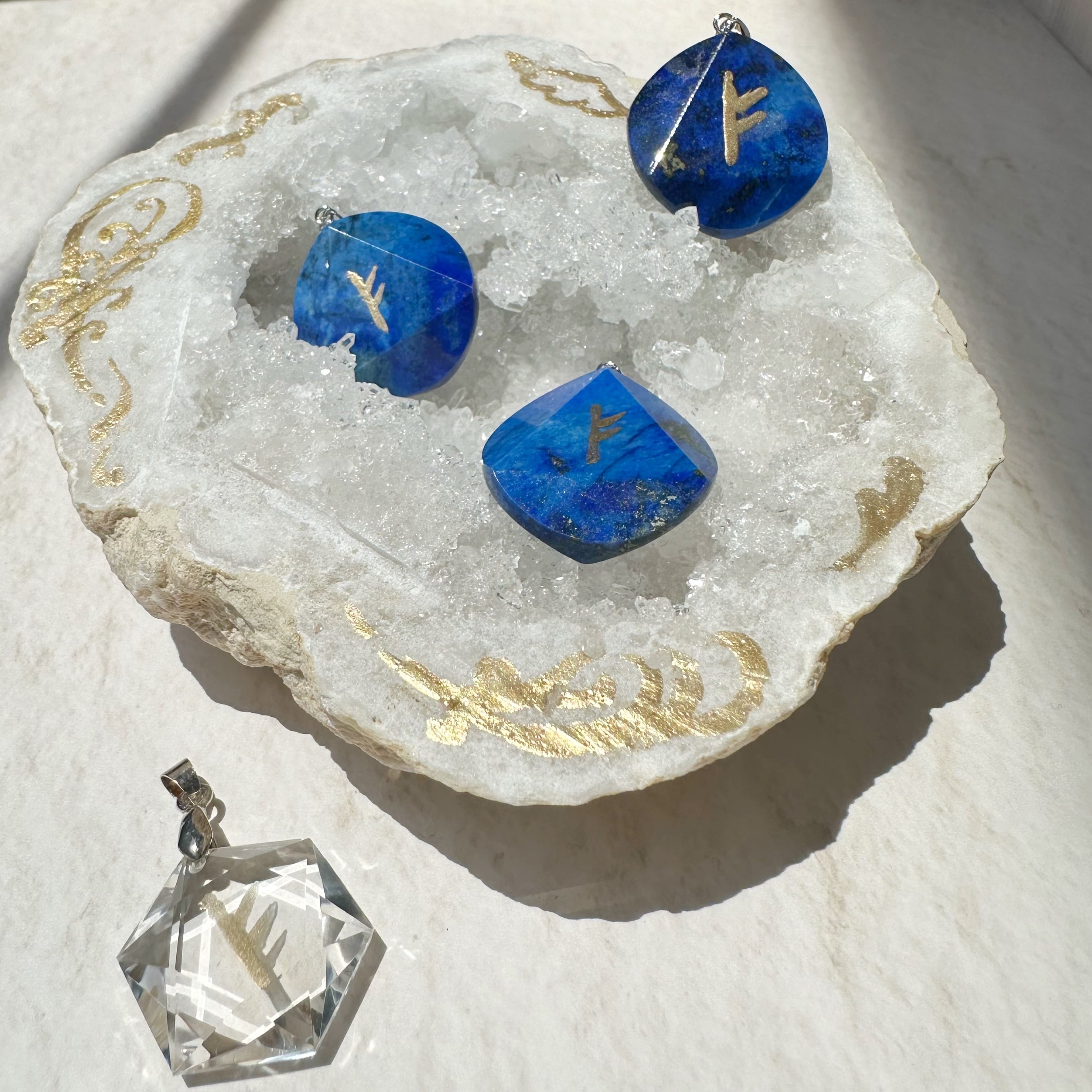 豊かさの象徴】高品質 ラピスラズリ 六芒星「フェオ」ペンダントトップ