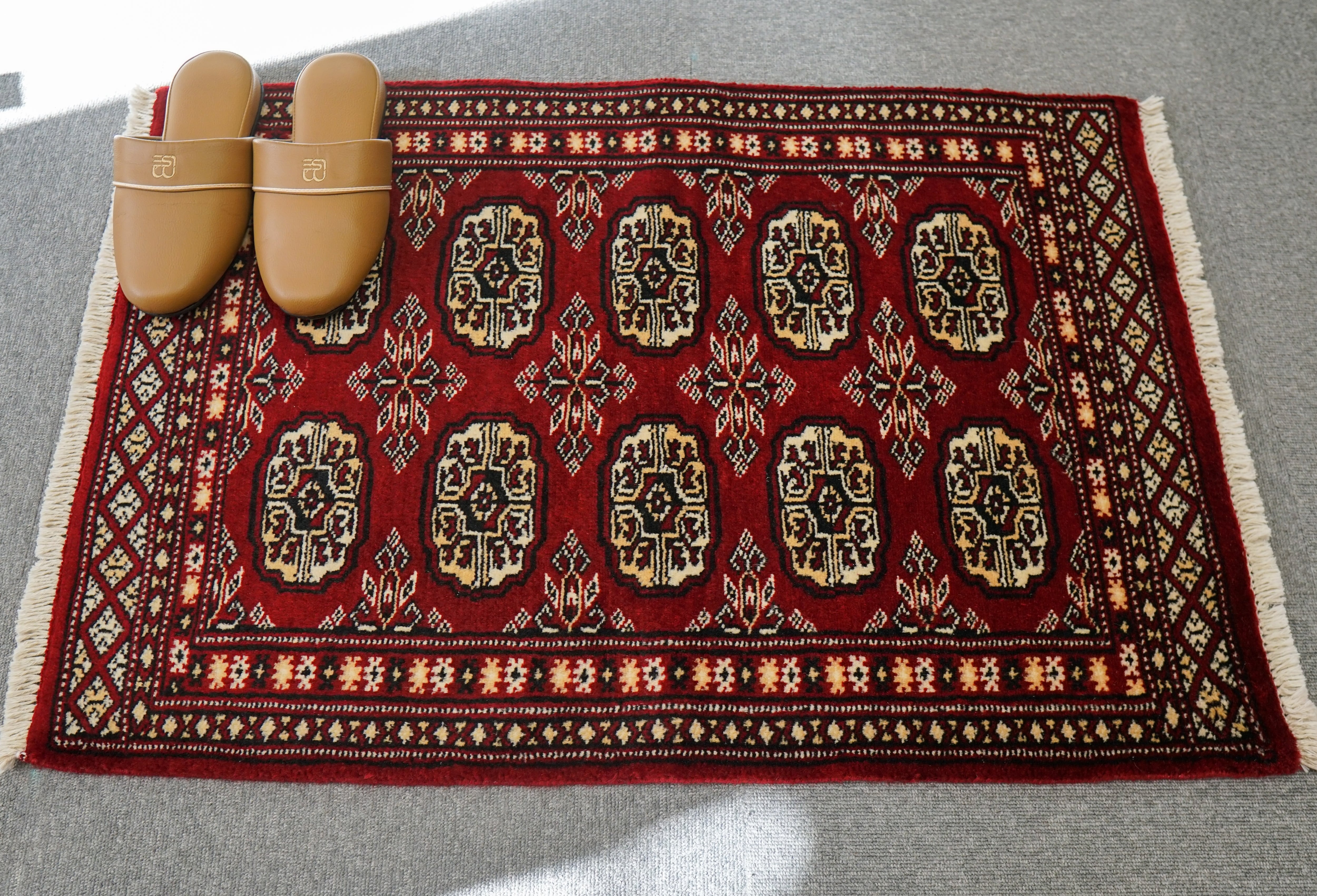 93×62cm トルクメン柄 ボハラ手織りラグ パキスタン手織り絨毯 玄関マット 93×62cm トルクメン柄 ボハラ手織りラグ パキスタン手織り絨毯 玄関