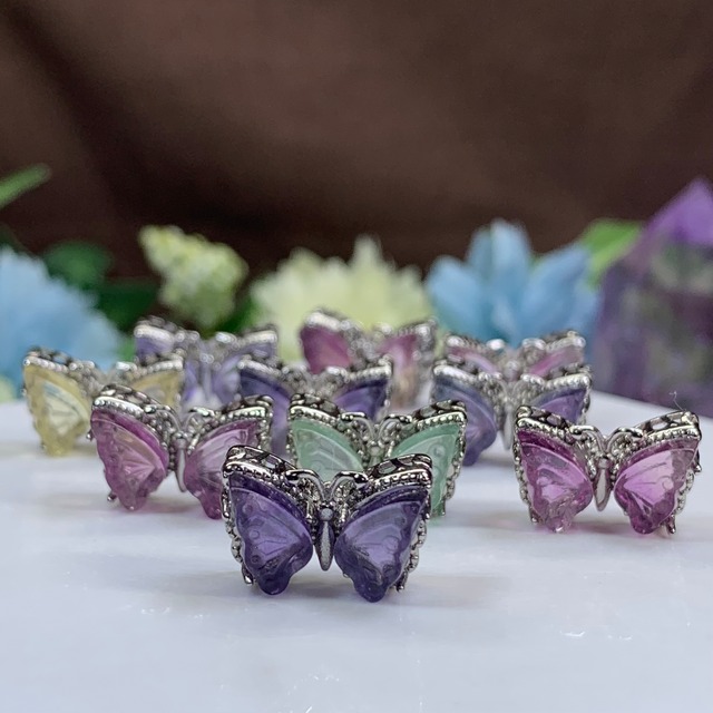 8.  10個セット☆フローライト蝶々・縦横貫通穴☆パーツ