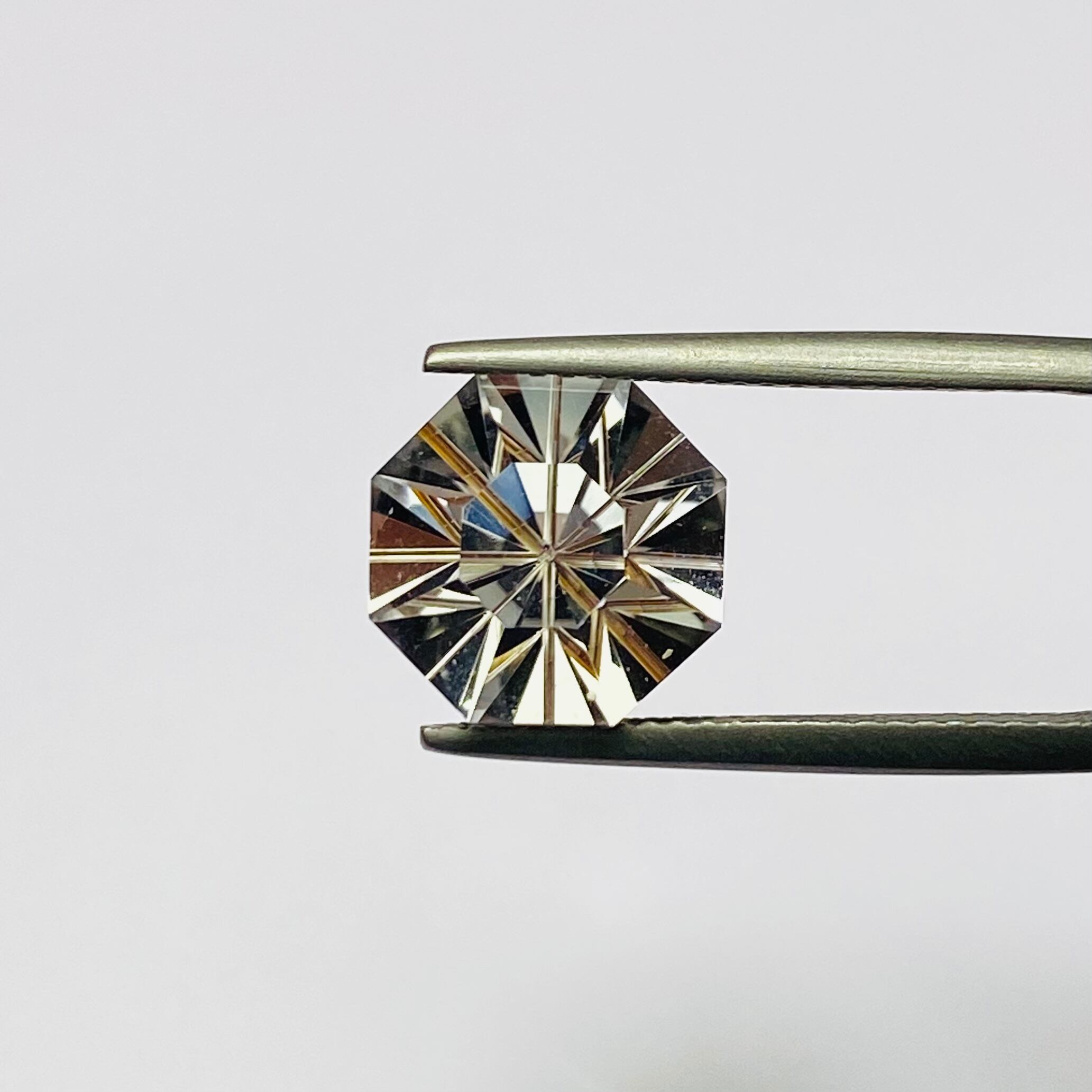 自然と人の美しきコラボ ルチルクオーツ