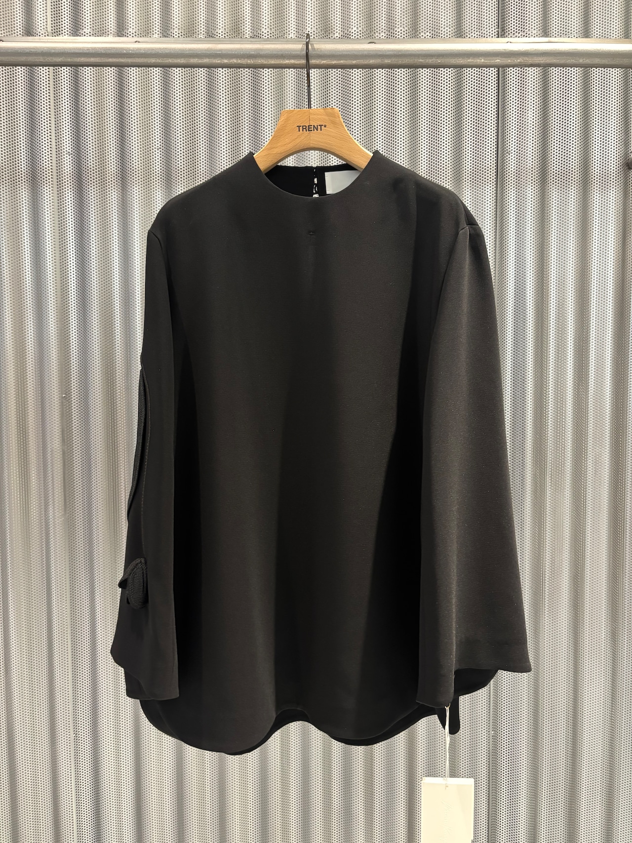 【26AW | WOMEN】Mame Kurogouchi マメ クロゴウチ / トップス / Triacetate 3D Floral Embroidery Top  MM26FW-SH107 - 1