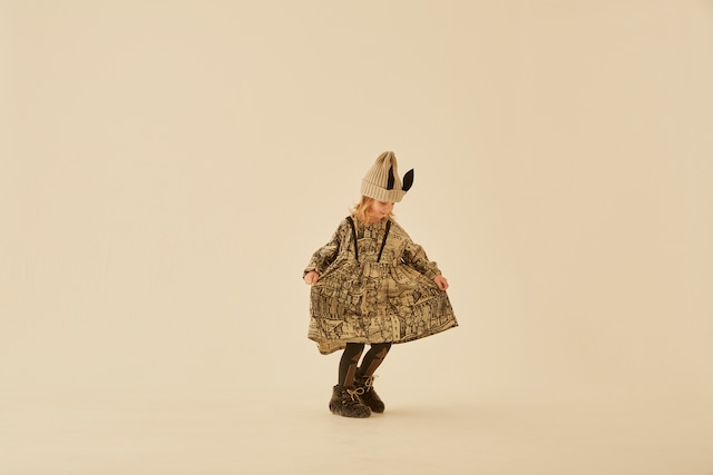 【22AW】eLfinFolk(エルフィンフォルク)Castle town print  dress black（90/100/110/120/130)　ワンピース