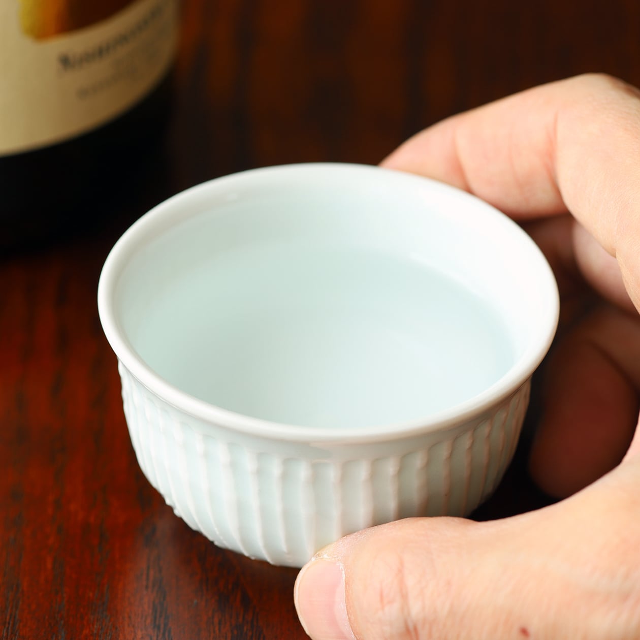 青白磁しのぎ 手造り丸ぐい呑み 作：陶工房楽（波佐見焼） | にっこう