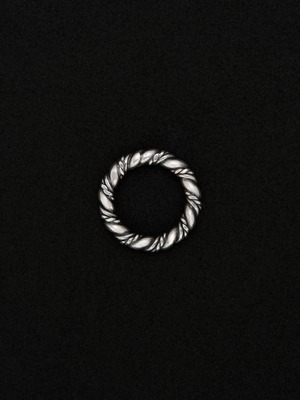 Twisted Band Ring