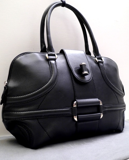 美品20万★Alexander McQUEEN アレキサンダーマックイーン レザー トート バッグ 黒★ 武骨な中に上品さも漂うマックイーンらしいモデル♪
