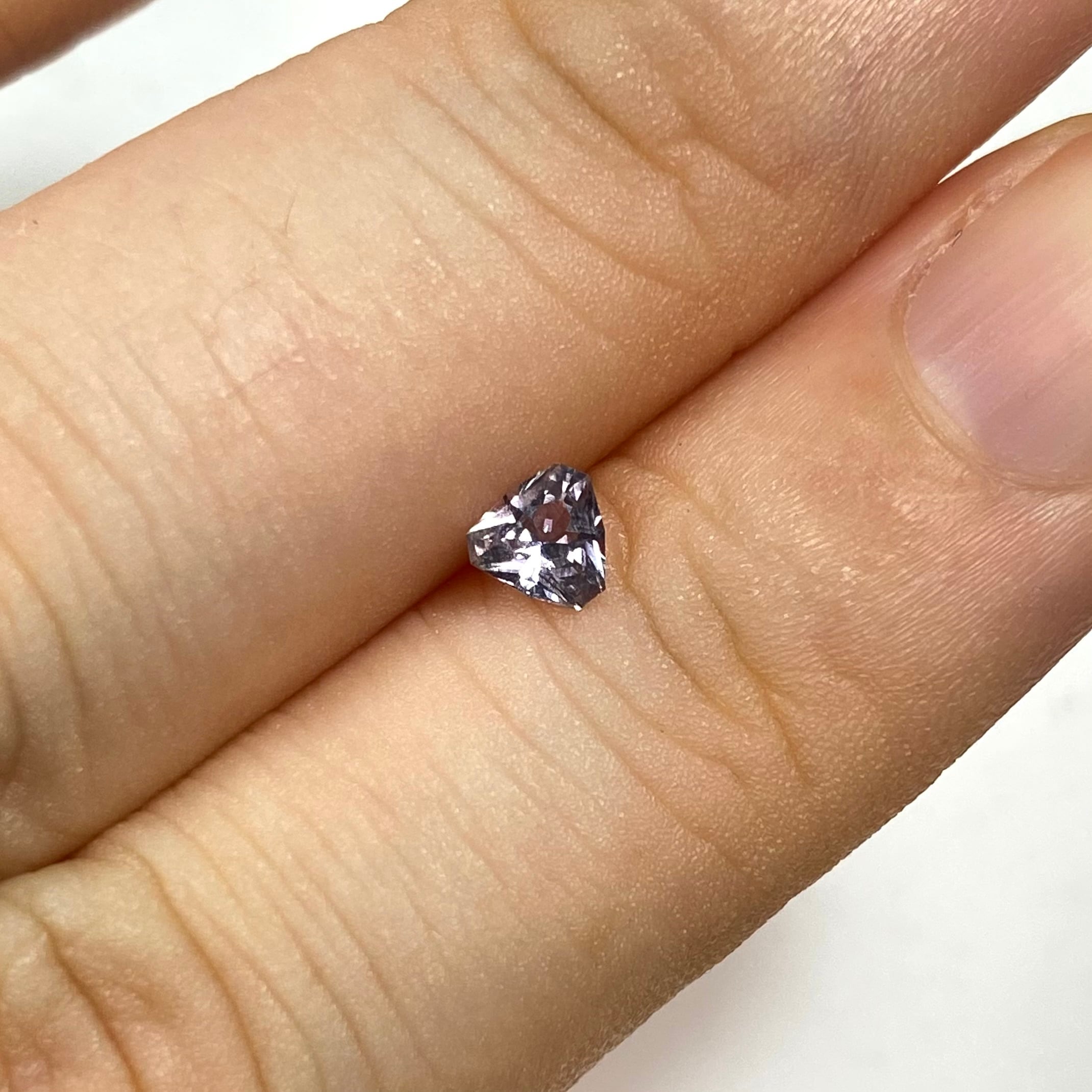 レアなピンクのモンタナサファイア