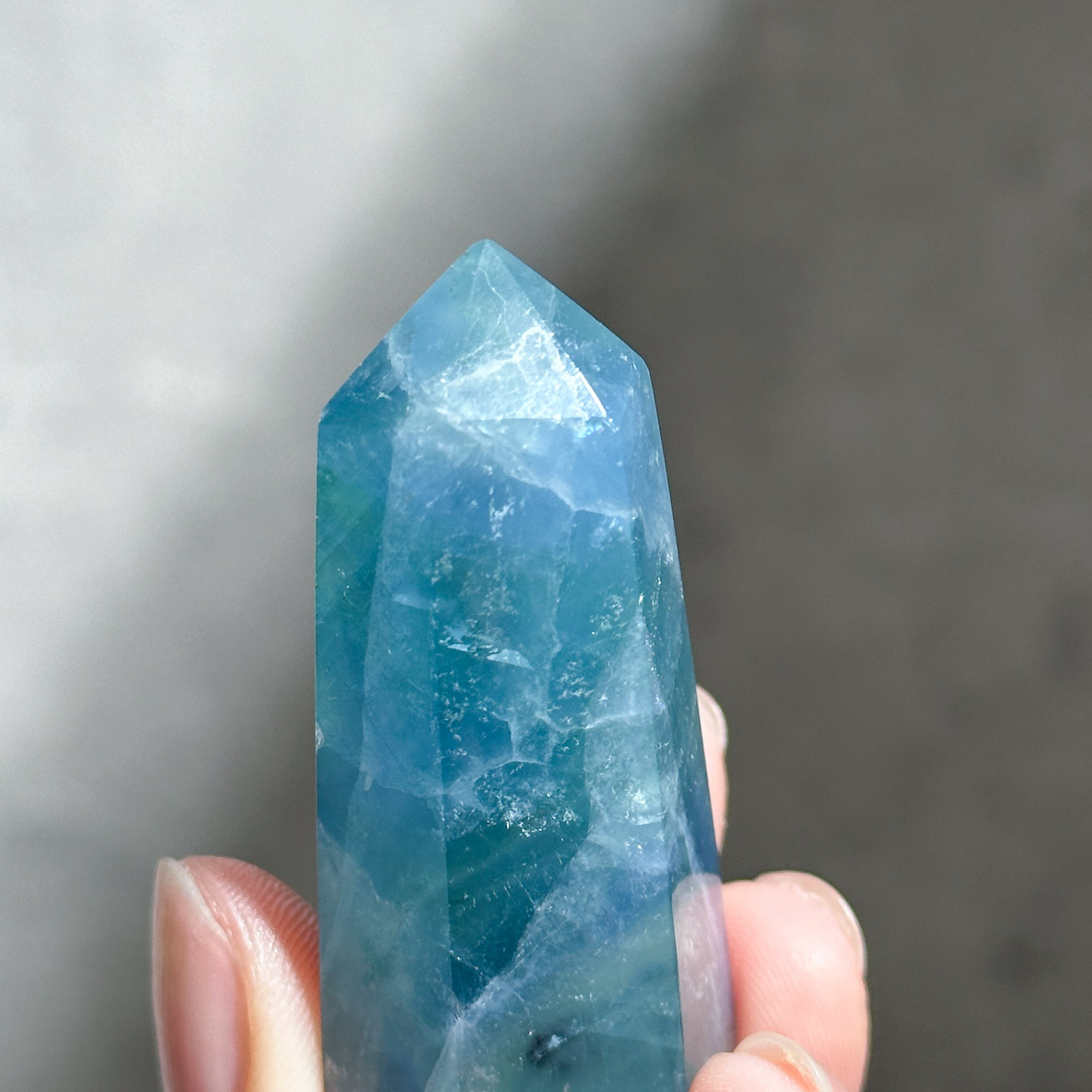 ブルー、グリーンフローライト タワー型01◇ Rainbow Fluorite