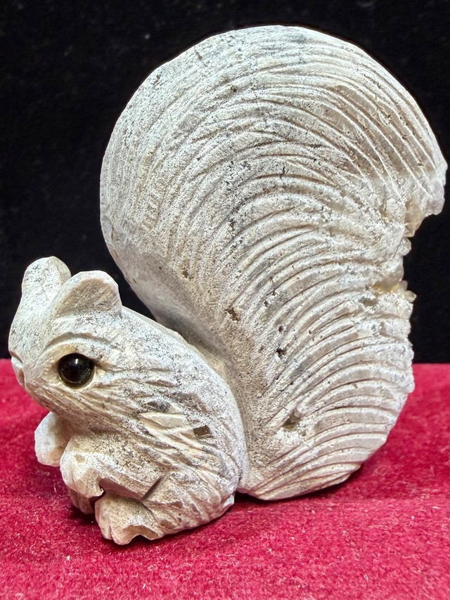 3) 天然石・母岩彫刻「リス」水晶クラスターB