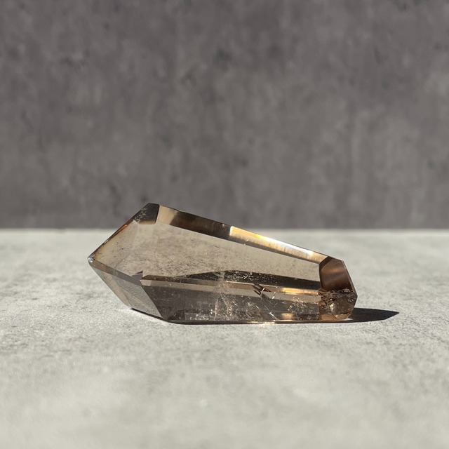 No.４【ブラジル・ミナスジェライス州アラスライ産（非加熱）スモーキーシトリン】フリーフォーム｜鉱物 天然石 パワーストーン