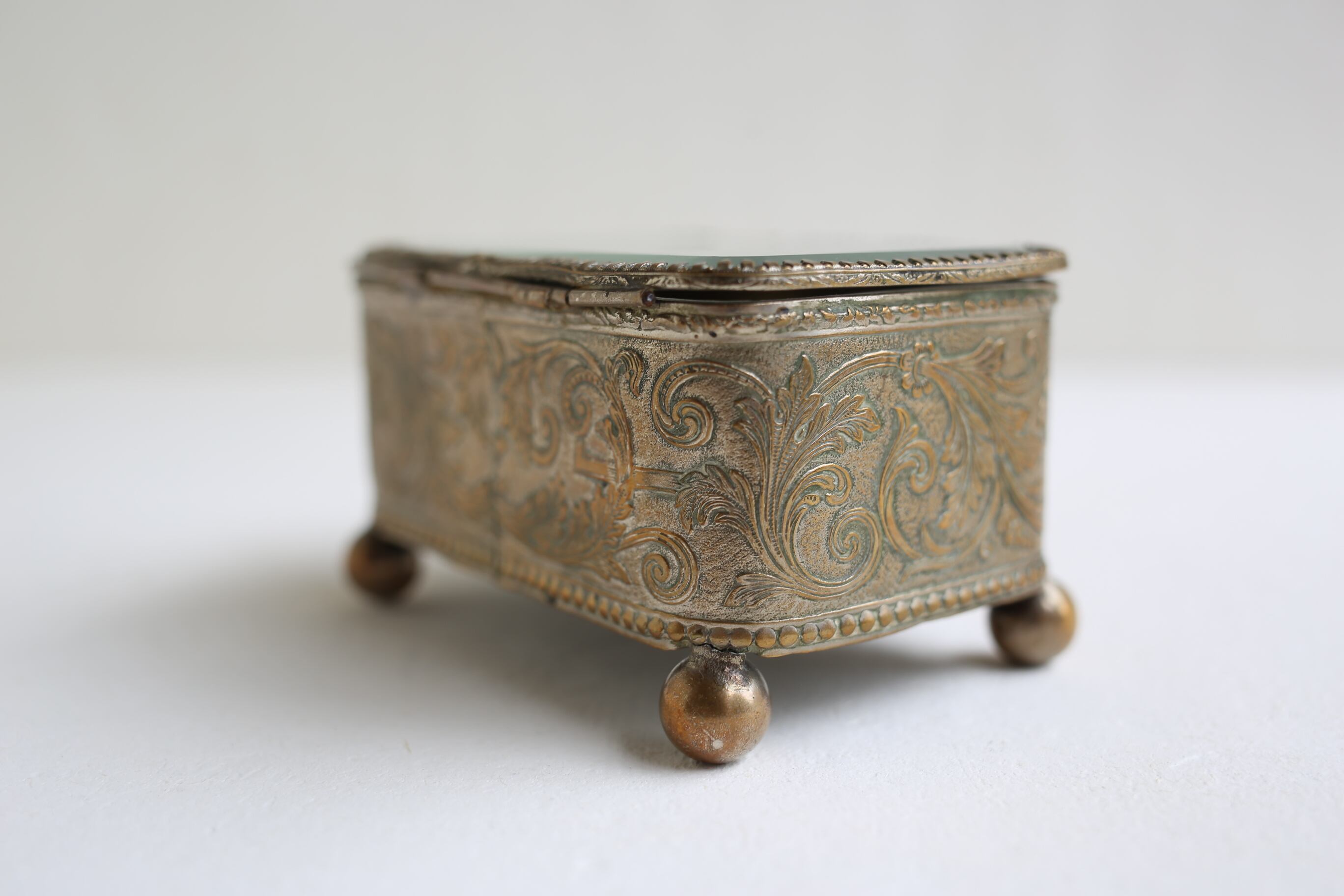 フランスアンティークジュエリーボックス　ジュエリーケース　真鍮中ふわ フランス アンティーク ジュエリーボックス 真鍮製 N-01240 | EMUPARIS