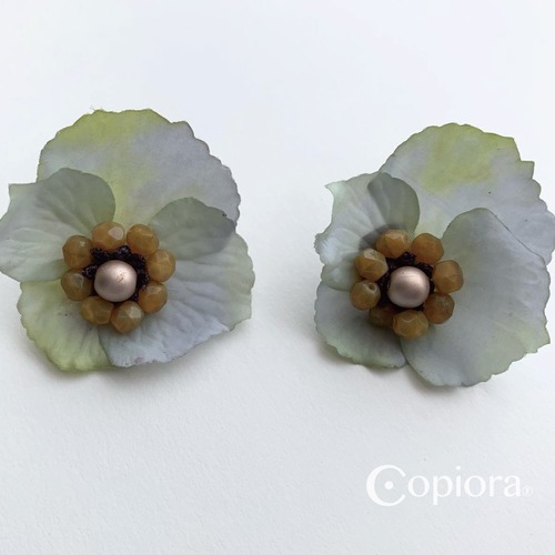 アーティフィシャルフラワーのイヤリング（グリーン）
