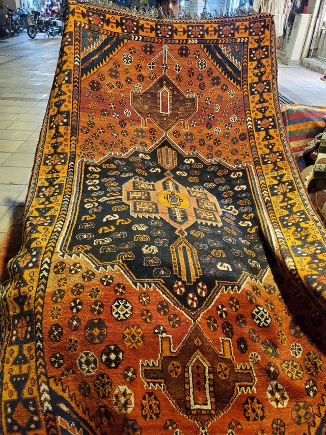 絨毯クエスト40【No.48】※現在、こちらの商品はイランに置いてあります。ご希望の方は先ずは在庫のご確認をお願いします。